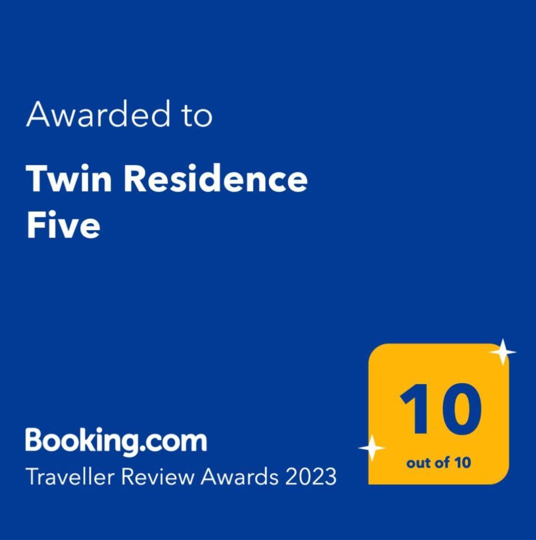 Twin Residence Five Mamaia Exterior photo